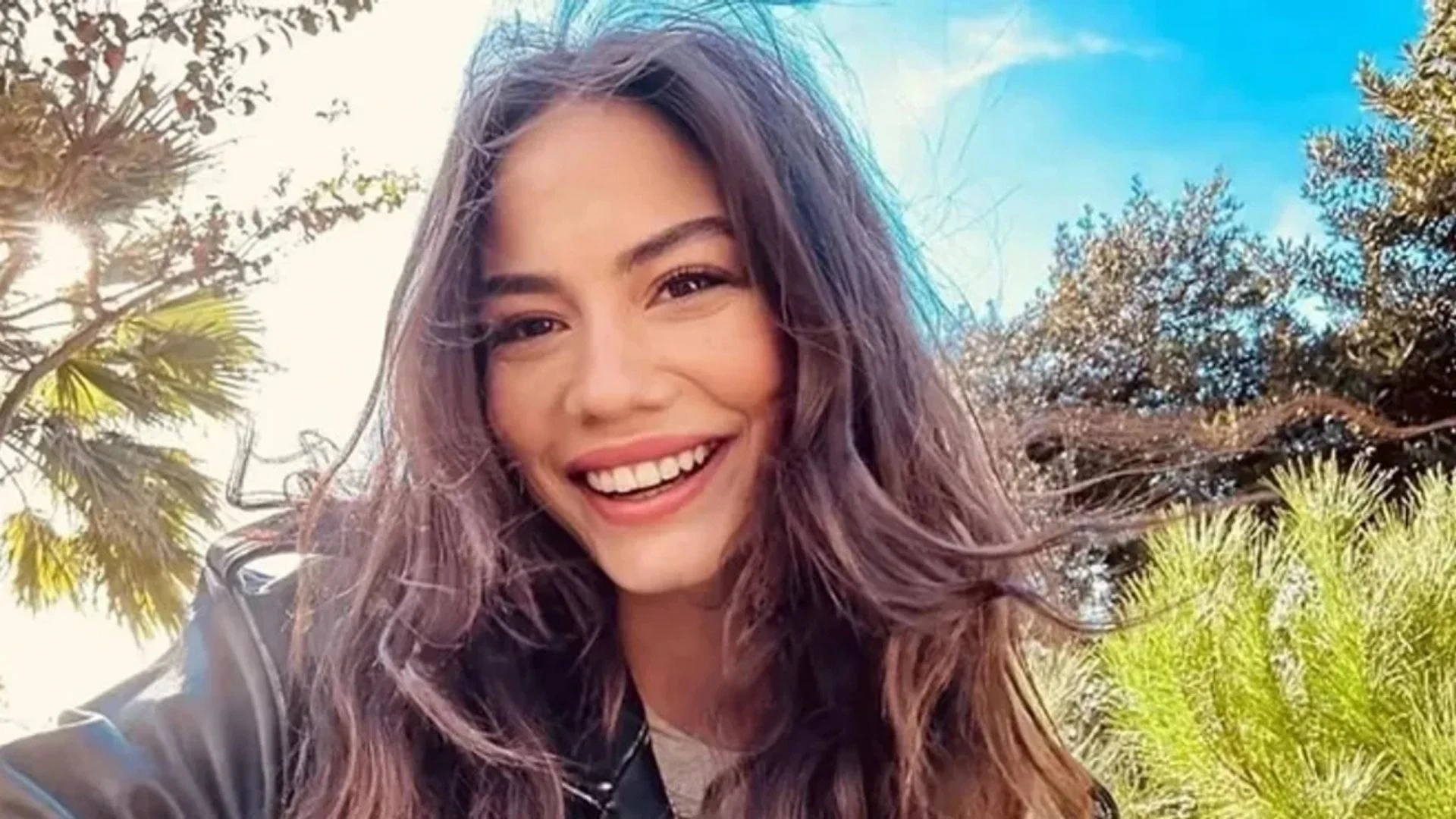 Demet Özdemir Kimdir? Filmleri, Tv Dizileri, Boyu Hakkında Bilgiler
