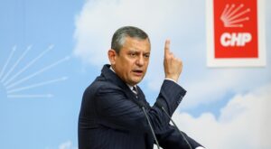 Özgür Özel Kimdir? Alevimi, Babası Nereli Hakkında Bilgiler Özgür Özel Kimdir? Alevimi, Babası Nereli Hakkında Bilgiler