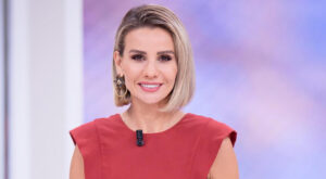 Esra Erol Kimdir? Oynadığı Reklam Filmleri, Eşi Hakkında Bilgiler Esra Erol Kimdir? Oynadığı Reklam Filmleri, Eşi Hakkında Bilgiler