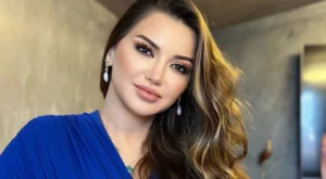 Esra Ezmeci Kimdir Nereli Evlimi Yaşı Boyu Parfümü Estetiği Kitapları Esra Ezmeci Kimdir Nereli Evlimi Yaşı Boyu Parfümü Estetiği Kitapları