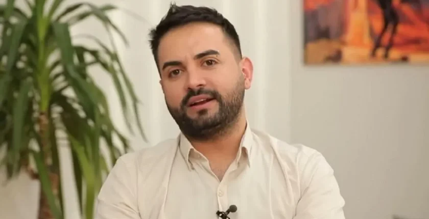 Kadir Ezildi Kimdir? Oynadığı Reklamlar, Eşi Hakkında Bilgiler Kadir Ezildi Kimdir? Oynadığı Reklamlar, Eşi Hakkında Bilgiler