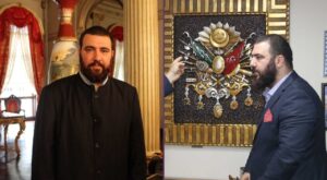 Sarayın Günümüzdeki Sesi: Abdülhamid Kayıhan Osmanoğlu Portresi