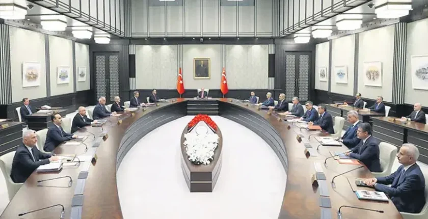 Kabine Revizyonu Kulisi: Bakanlıklarda Görev Değişimi (2026)