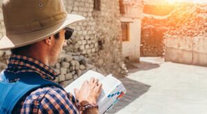 Turist Rehberi Nasıl Olunur? Tur Rehberi Maaşları ve İş İlanları Rehberi