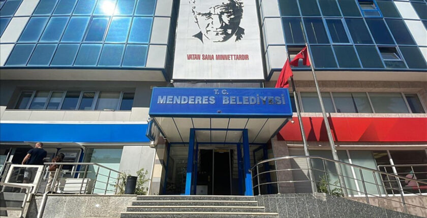 Menderes Belediyesi Soruşturmasında 9 Gözaltı Menderes Belediyesi Soruşturmasında 9 Gözaltı