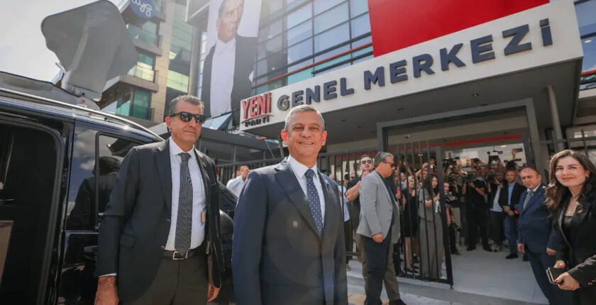 YENİ Parti’de İlk Kurultay: Yeni Logo ve İsim Gündemi YENİ Parti’de İlk Kurultay: Yeni Logo ve İsim Gündemi
