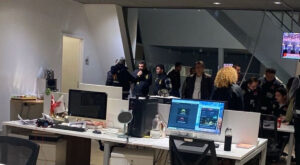 Halk TV’ye kayyum atandı: Canlı yayın durdu, 11 gözaltı